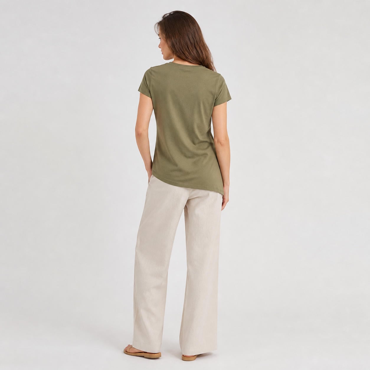 Asymmetrisches Oversize-T-Shirt mit geschlitztem Saum und kurzen Ärmeln – Ansicht 2