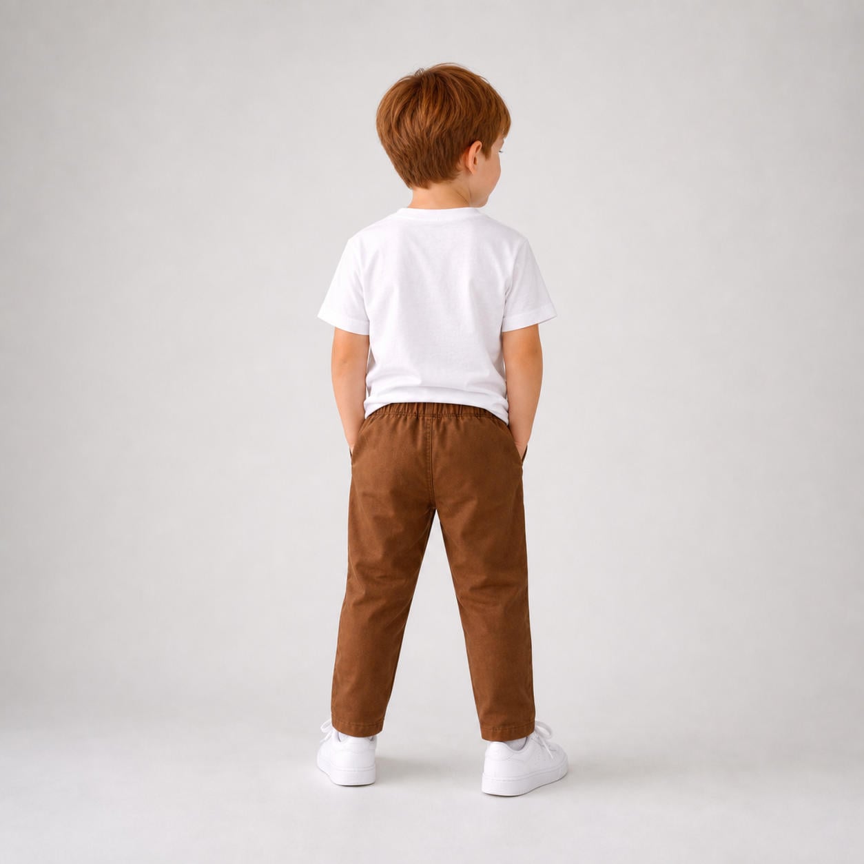 Jungenhose mit aufgesetzten Taschen und Gummibund – Ansicht 2