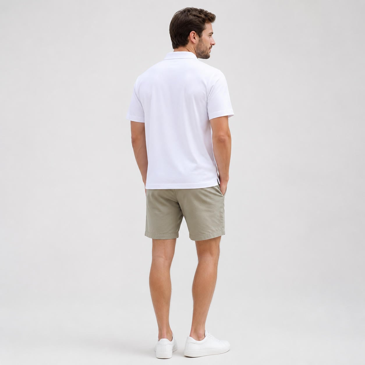 Lässiges Sommerset aus Poloshirt und passenden Shorts – Ansicht 2