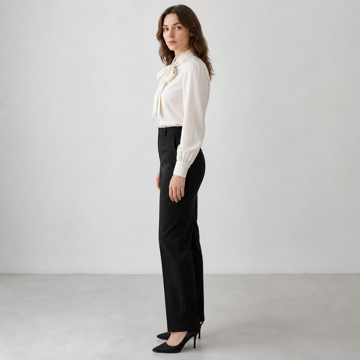 Elegante Schluppenbluse mit Schleifenkragen – Ansicht 3