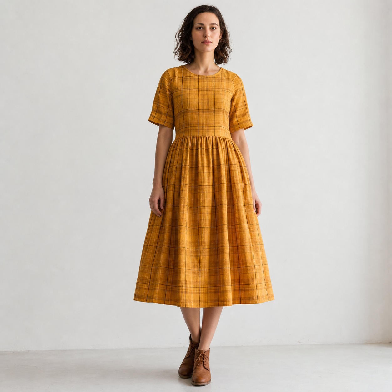 Leinenkleid in A-Linie mit gekräuselter Taille