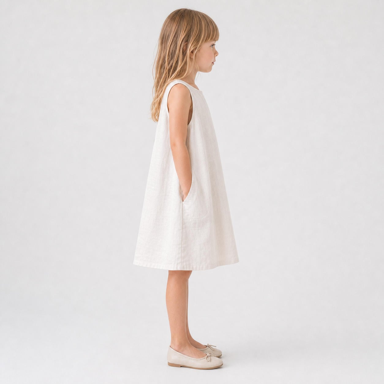 Leinen-Trapezkleid für Mädchen mit Taschen und Knöpfen im Rücken – Ansicht 3