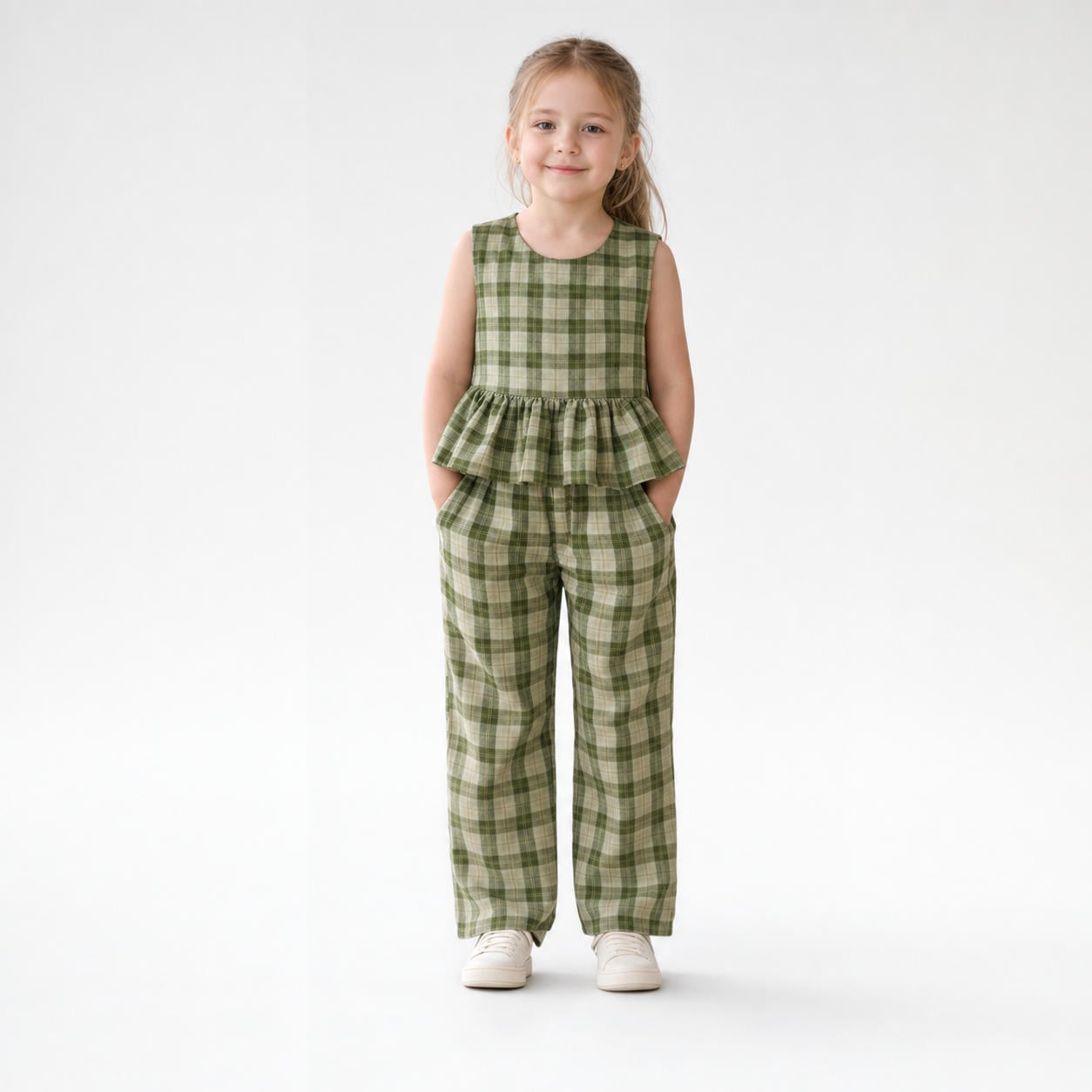 Mädchen-Set aus Schößchen-Oberteil und karierter Hose