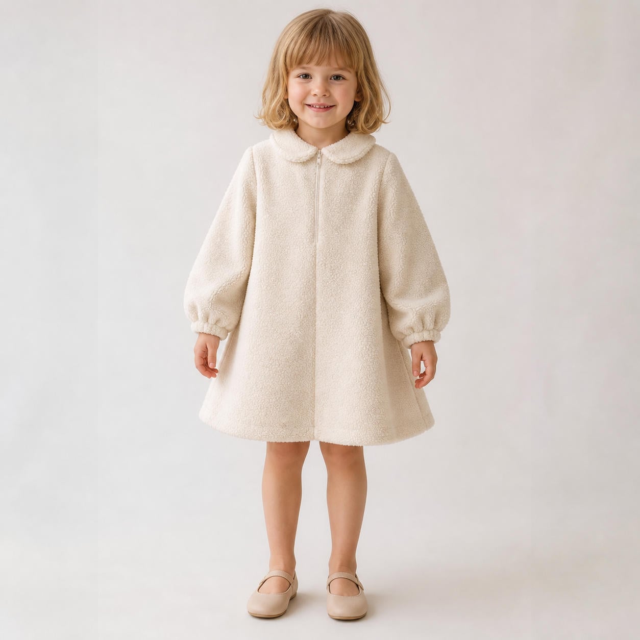 Winterkleid aus Fleece für Mädchen mit Bubikragen und Bischofsärmeln