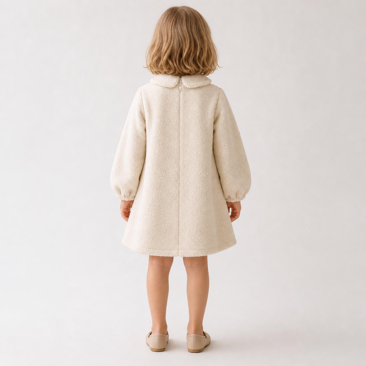 Winterkleid aus Fleece für Mädchen mit Bubikragen und Bischofsärmeln – Ansicht 2