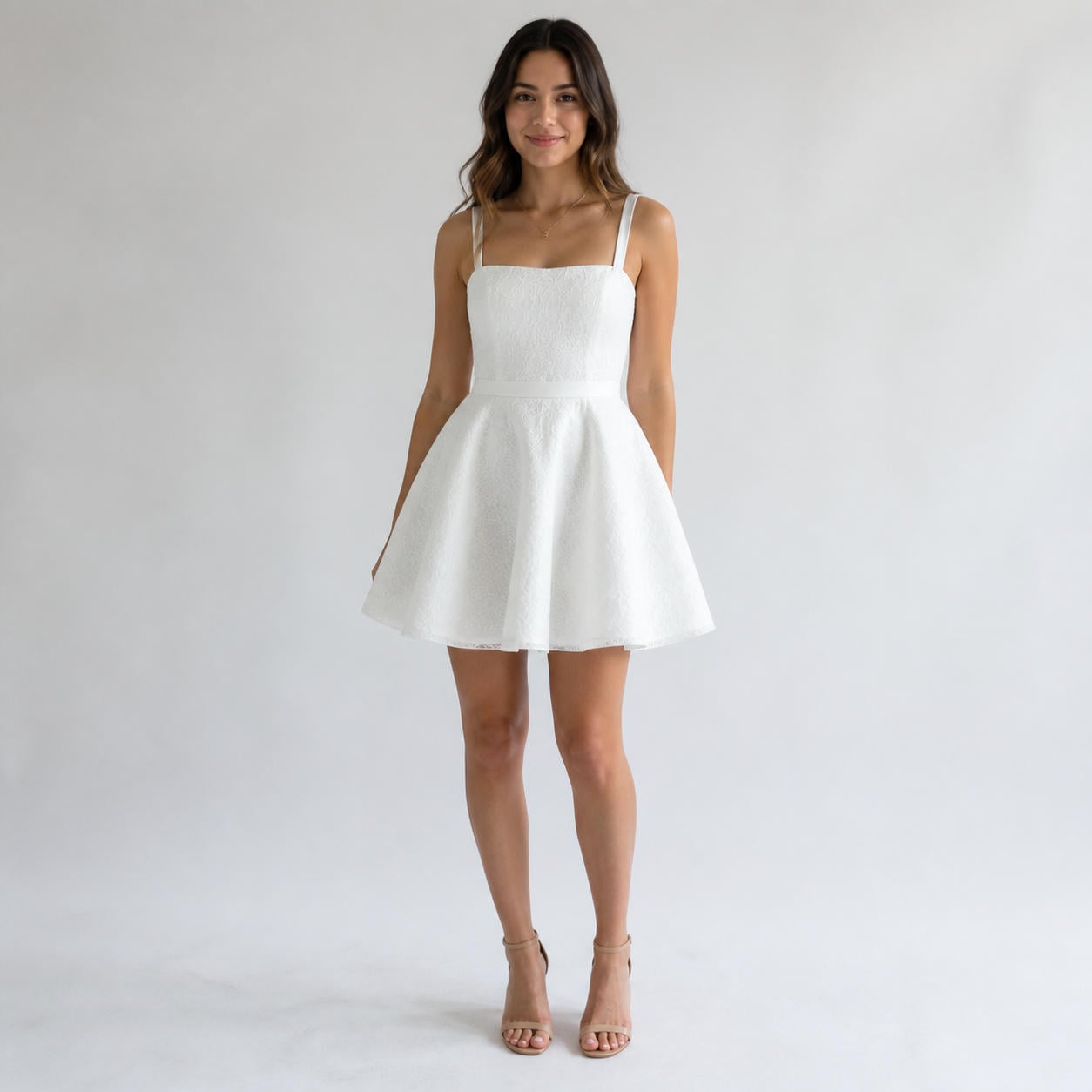 Trägerkleid mit hoher Taille und Tellerrock