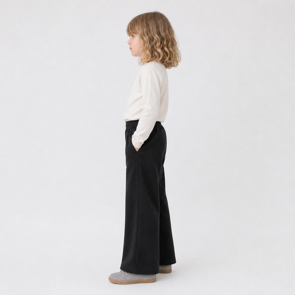 Ausgestellte weite Kinderhose – Ansicht 3