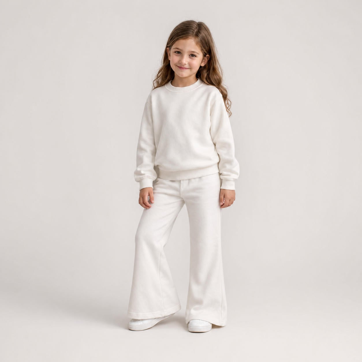 Kinder-Loungewear-Set aus Sweatshirt und ausgestellter Hose