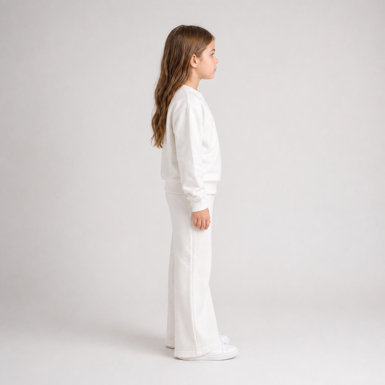 Kinder-Loungewear-Set aus Sweatshirt und ausgestellter Hose – Ansicht 3