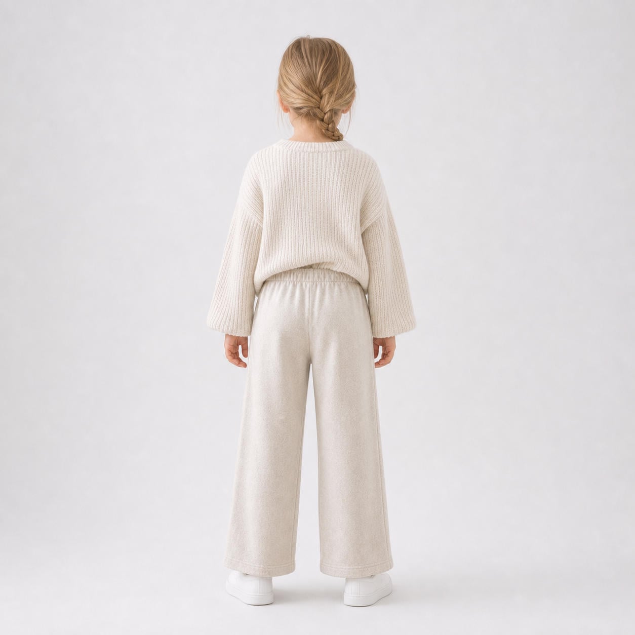 Einfache weite Kinderhose aus weichem Jersey – Ansicht 2