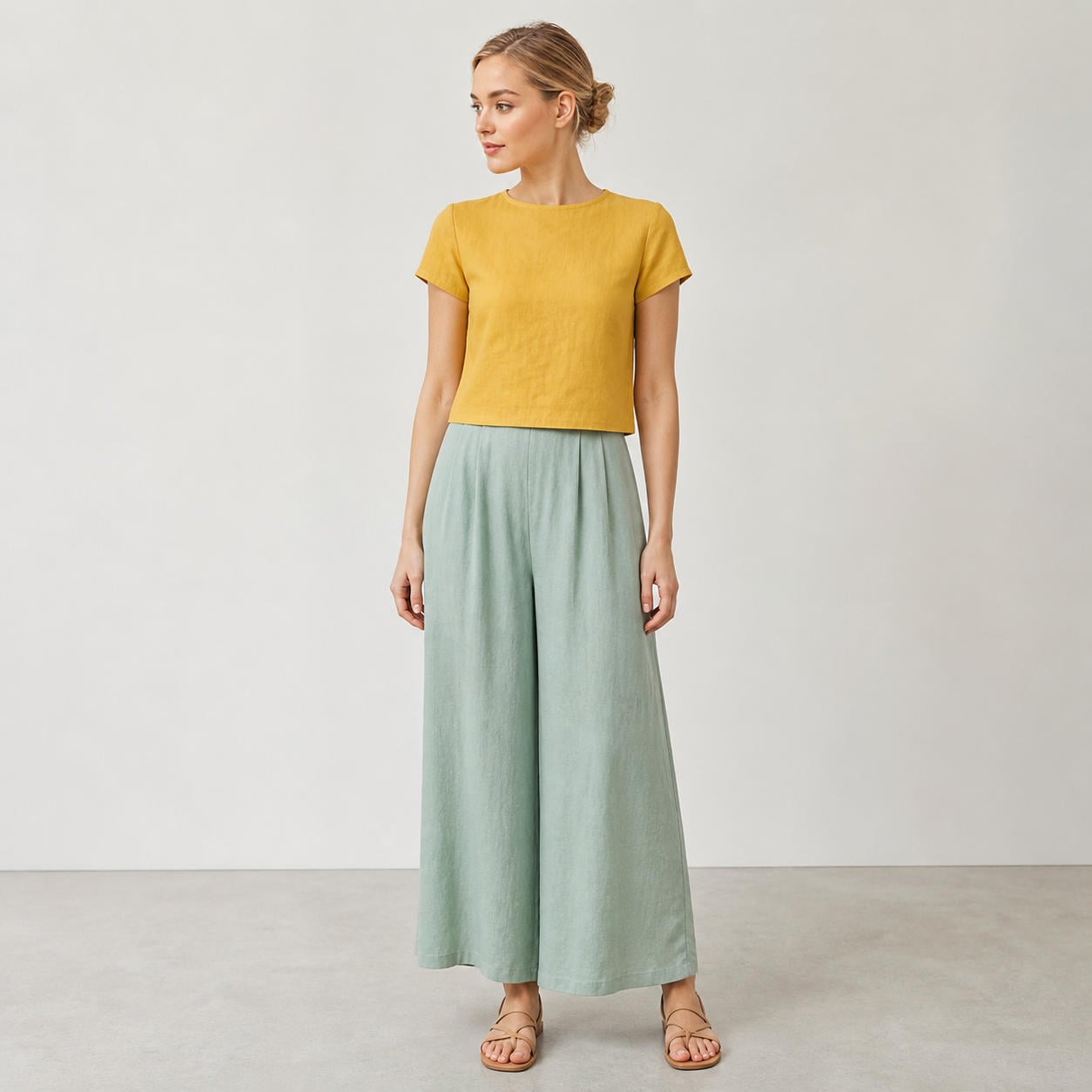 Leinen-Crop-Top mit Knopfverschluss im Rücken