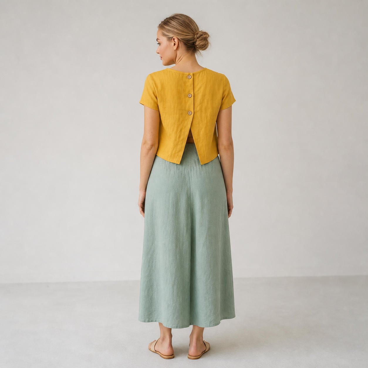 Leinen-Crop-Top mit Knopfverschluss im Rücken – Ansicht 2