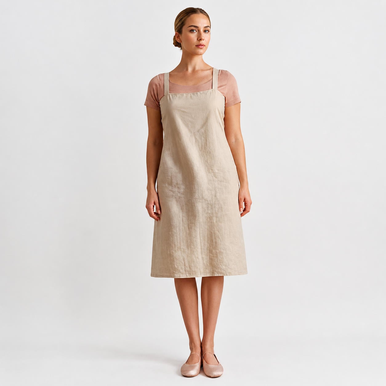 Leinen-Schürzenkleid mit gekreuzten Rückenträgern