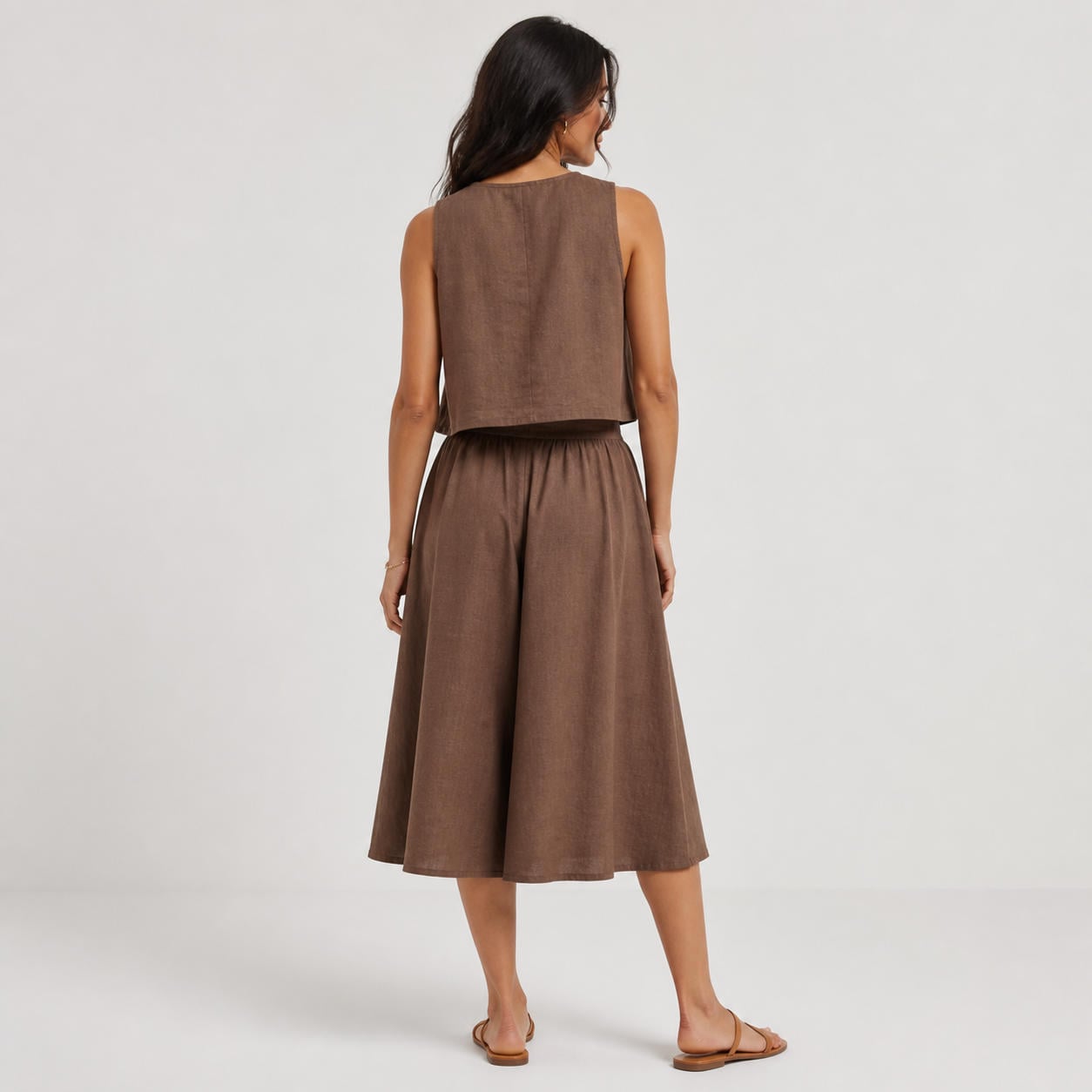 Minimalistisches Set aus ärmellosem Crop-Top und Midirock in A-Linie – Ansicht 2