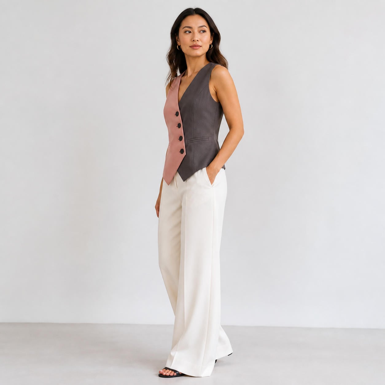 Modernes Anzugset aus asymmetrischer Weste und hoch geschnittener weiter Hose – Ansicht 3