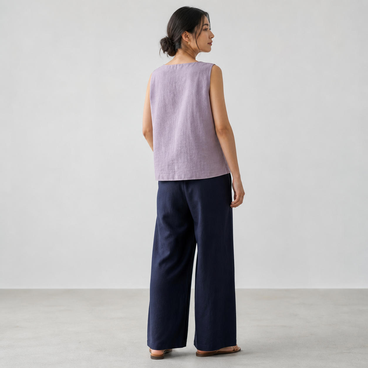 Minimalist Sleeveless Boat-Neck Linen Tank Top – view 2