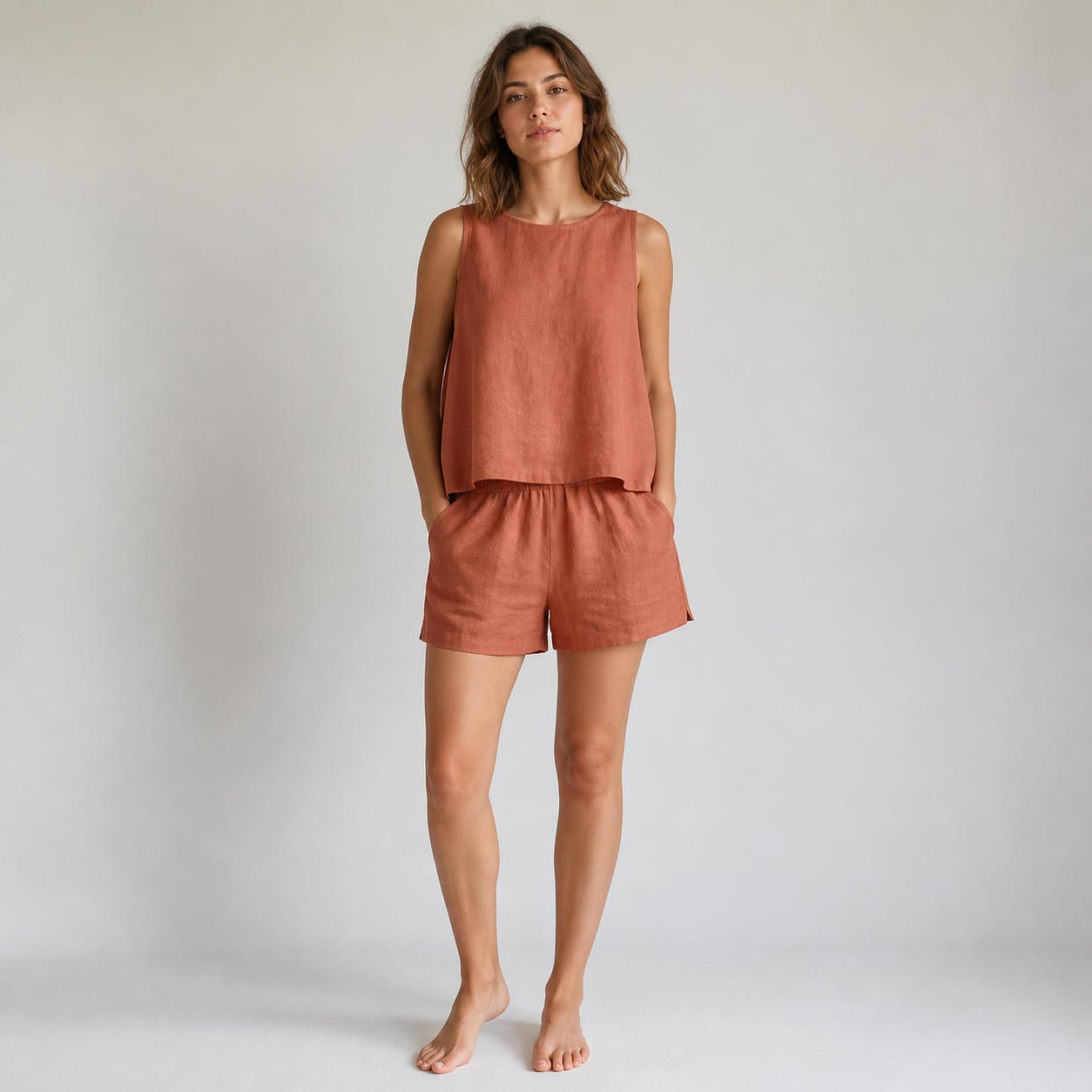 Lockeres Leinen-Kombi-Set aus Hemdbluse mit Knopfleiste und Shorts