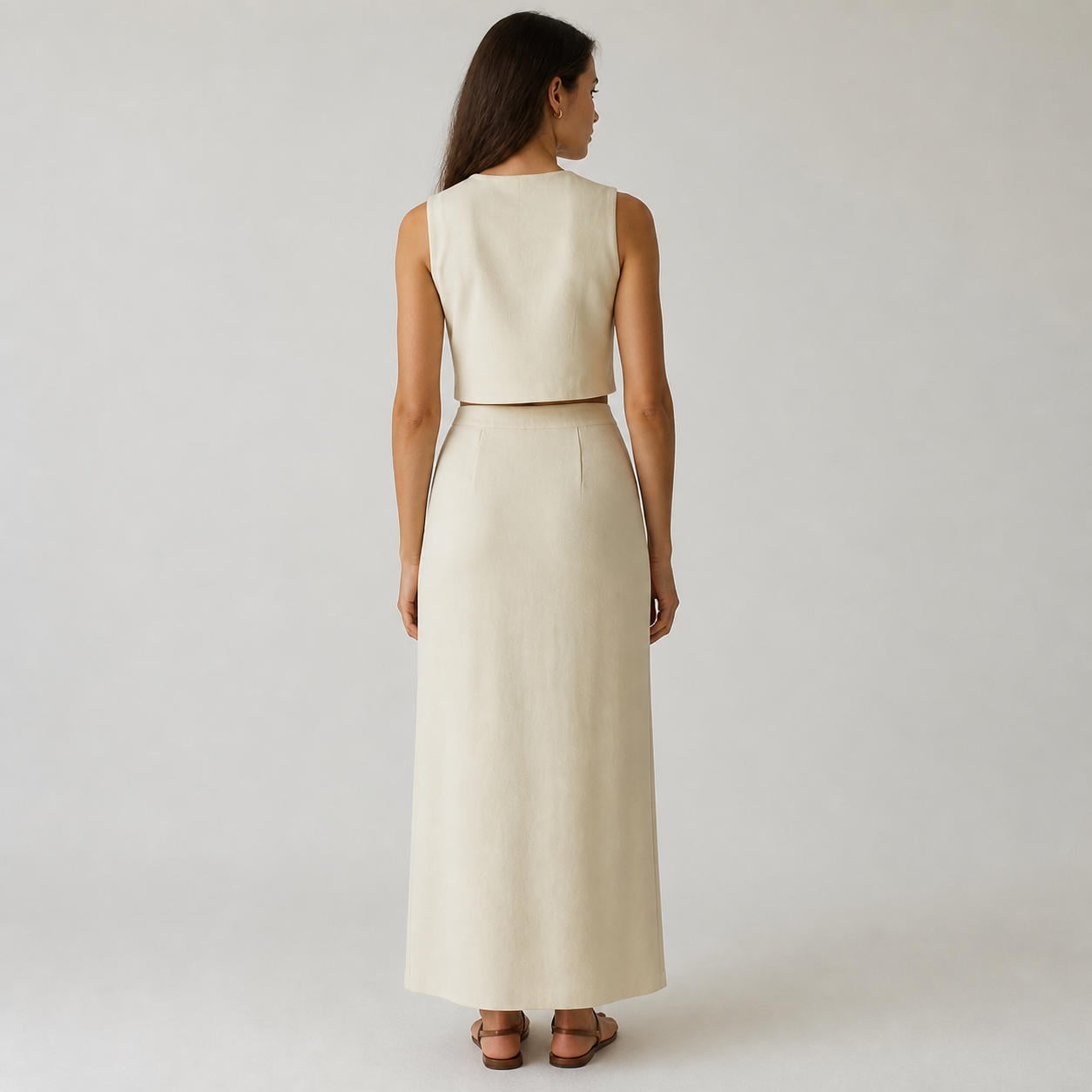 Zweiteiliges Sommerset aus minimalistischem Crop-Top und langem Rock – Ansicht 2